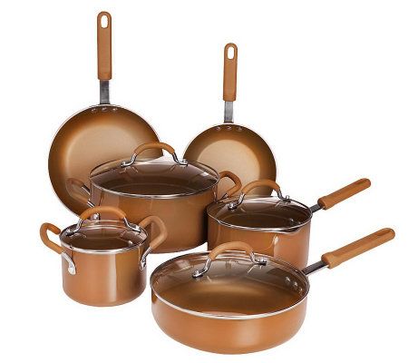 cooks essential pots and pans