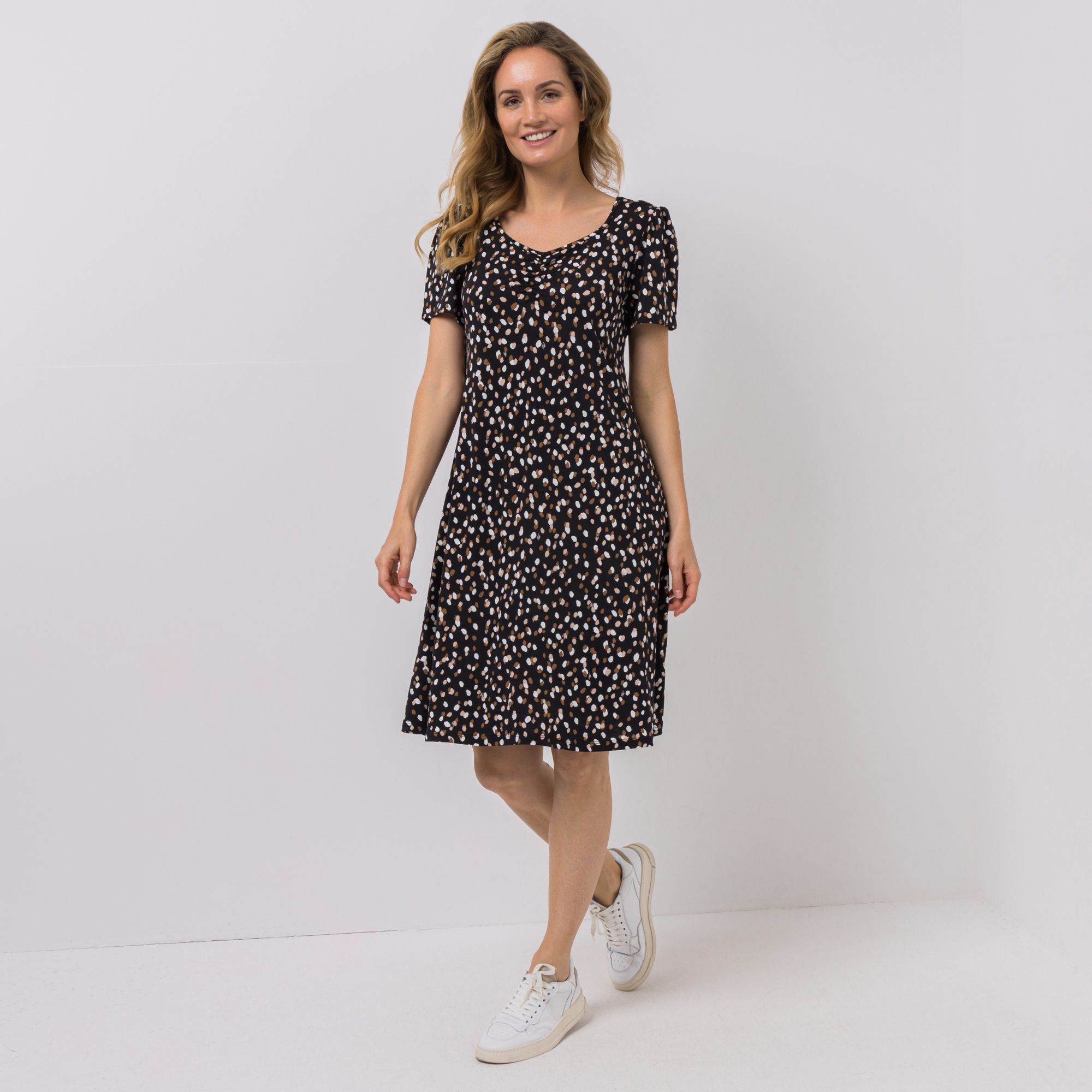 KIM & CO. Kleid, knieumspielend Brazil Knit Jersey Zierausschnitt figurumspielend