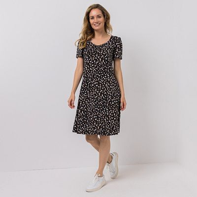 KIM & CO. Kleid, knieumspielend Brazil Knit Jersey Zierausschnitt figurumspielend