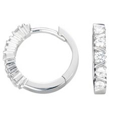 10 Brillanten zus. ca. 0,30ct hf.Weiß/lupenrein Creolen Weißgold 750