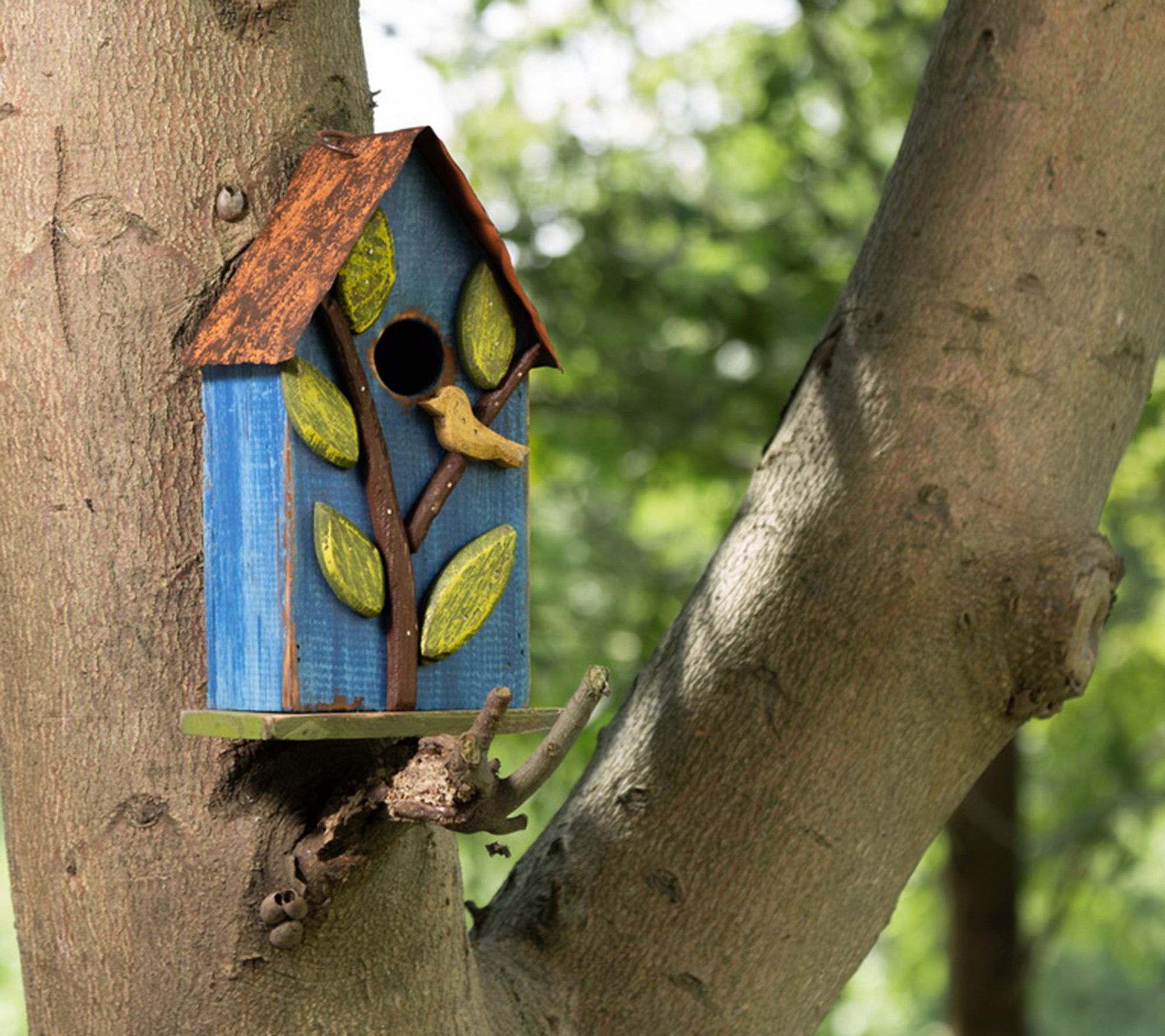 Glitzhome Early Americana Wood Birdhouse with Branches