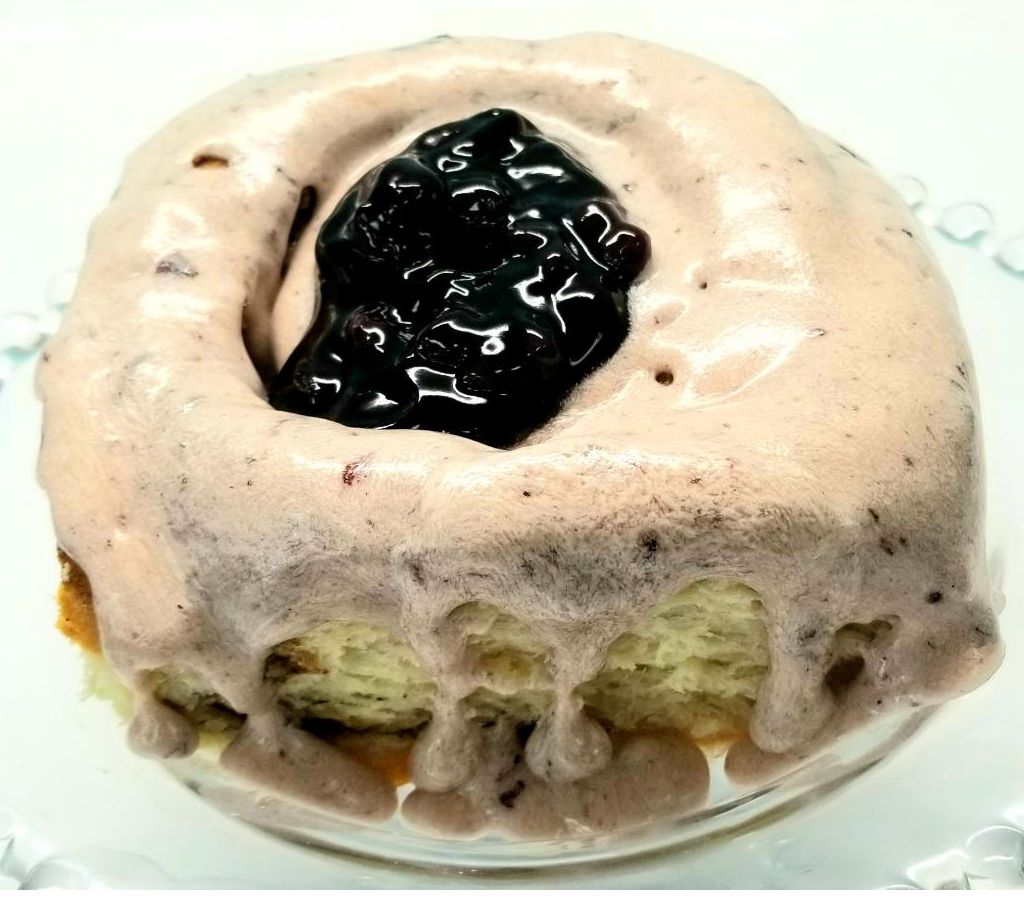 CinnaMom Bakery Blueberry Cobbler Jumbo 6-Packinnamon Rolls