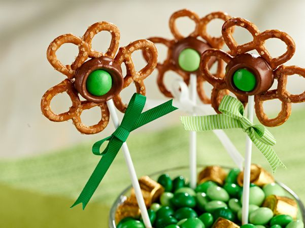 Shamrock Pretzel Pops