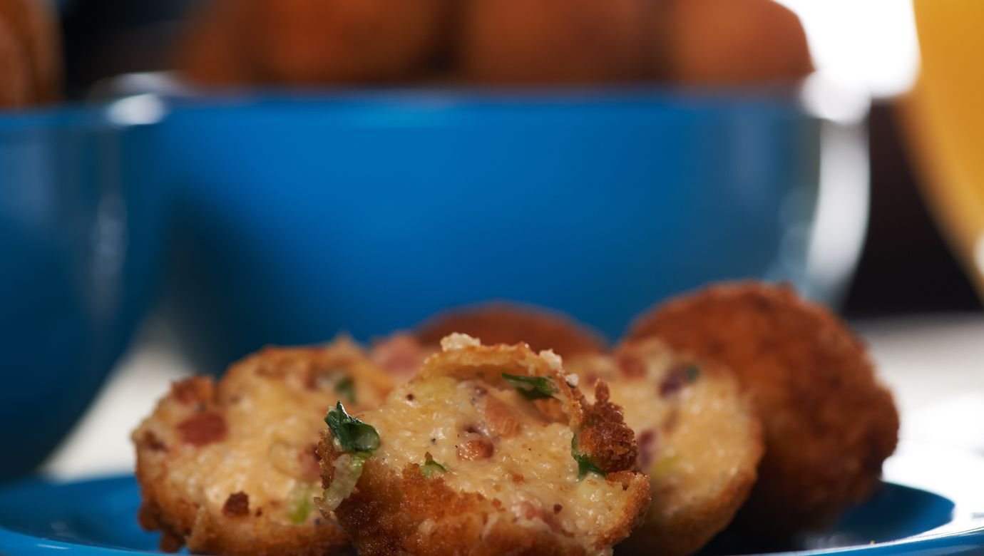 Breakfast Poppers with Grits and Bacon