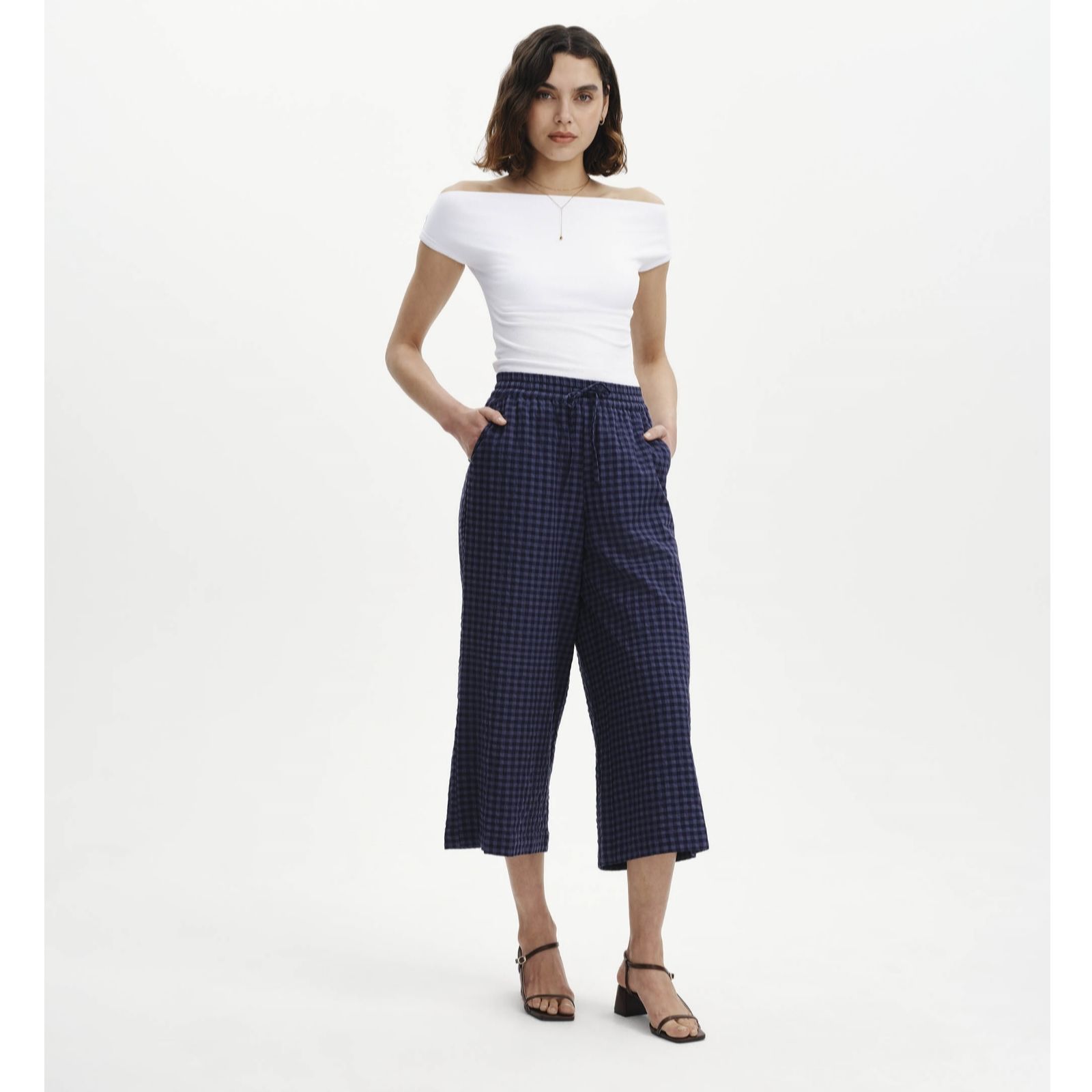 Finery London Nyla Cotton Blend Seersucker Cropped Trouser Short Le... women's