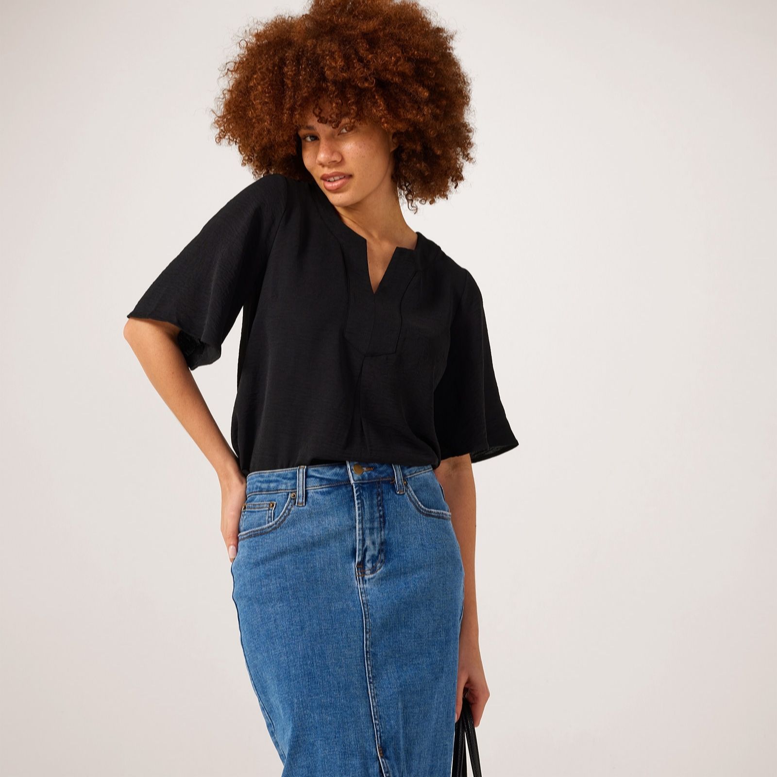 Nina Leonard Black Round Neck Notch Front Textured Wave Top