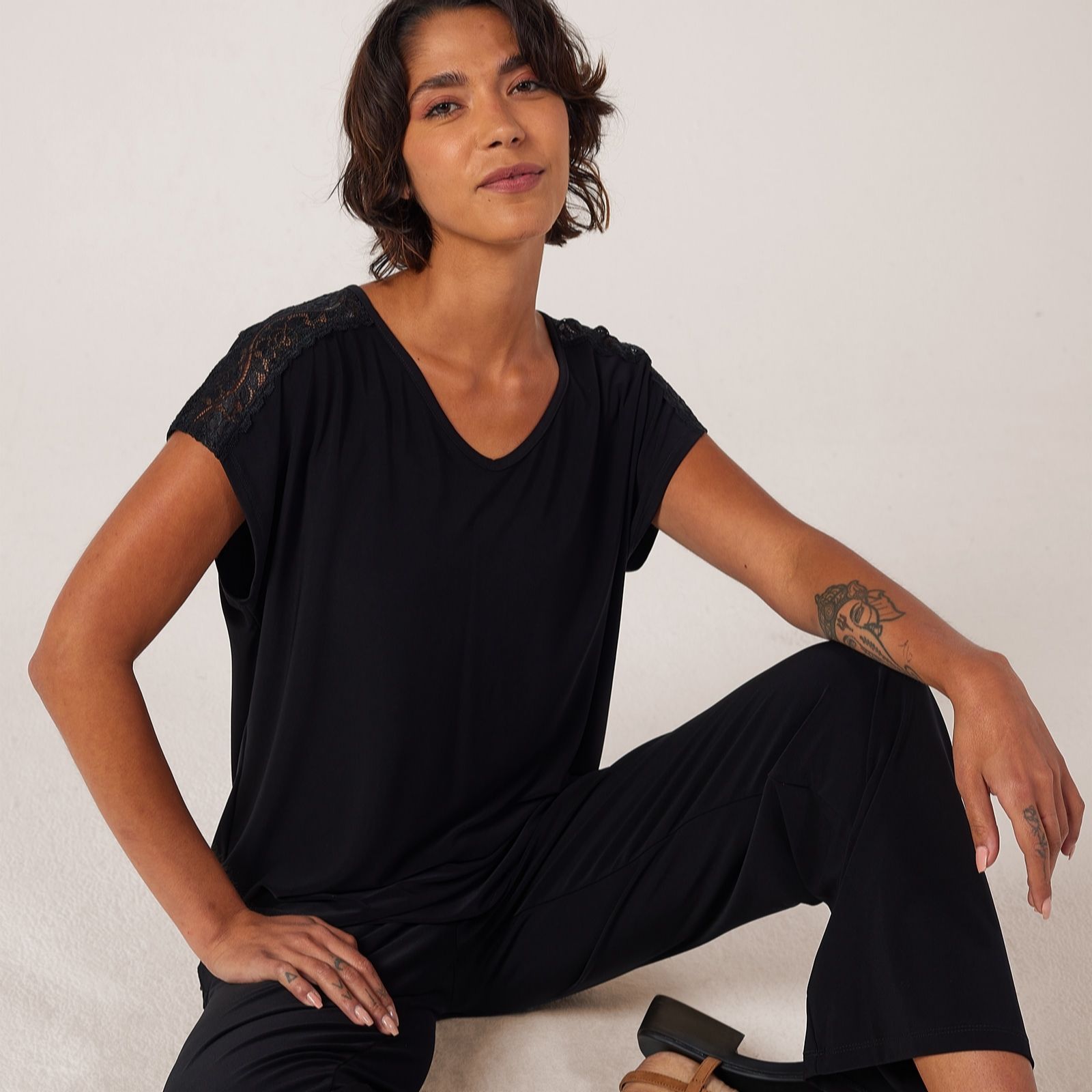 Kim & Co Deluxe Brazil Jersey Lace Detail Short Sleeve Top women's