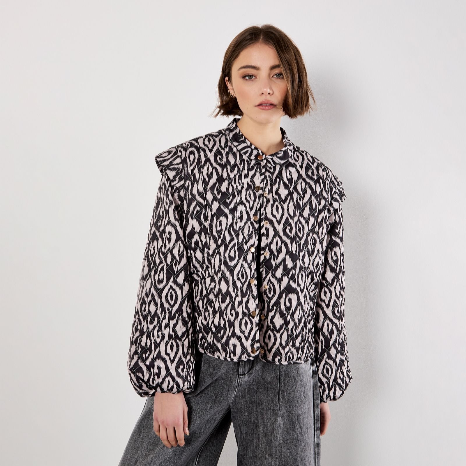 Apricot Black Textured Ikat Quilted Shoulder Jacket