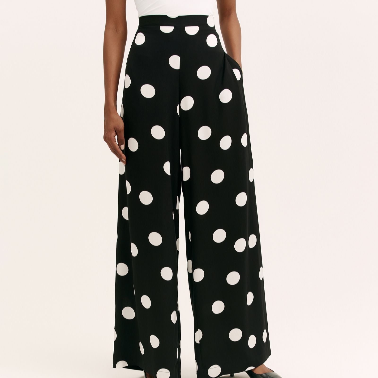 Finery London Nat Spot Print Black & Ivory Trousers Short women's