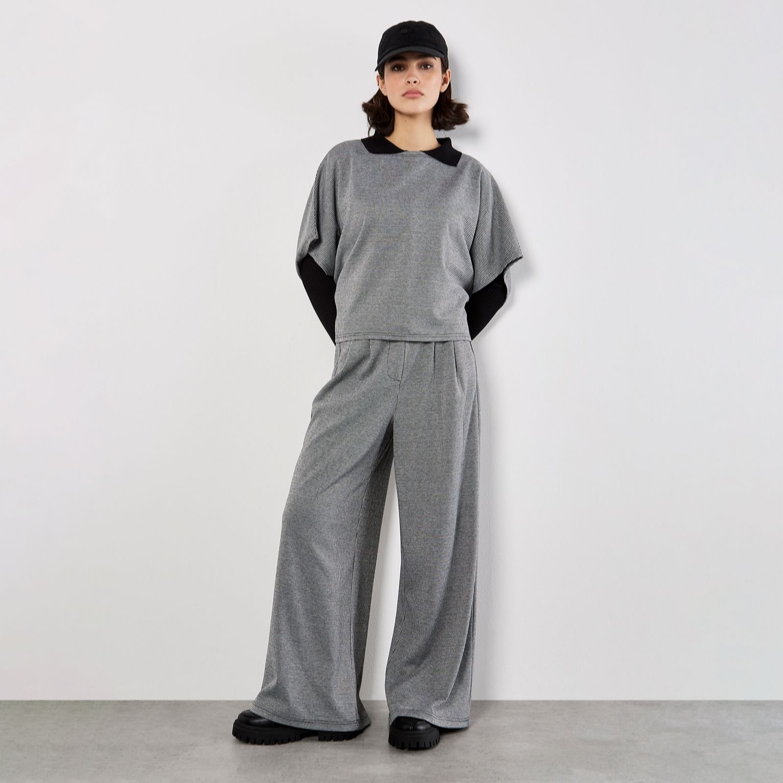 Apricot Women's Wide Leg Dogtooth Trousers in Black | Size: 18
