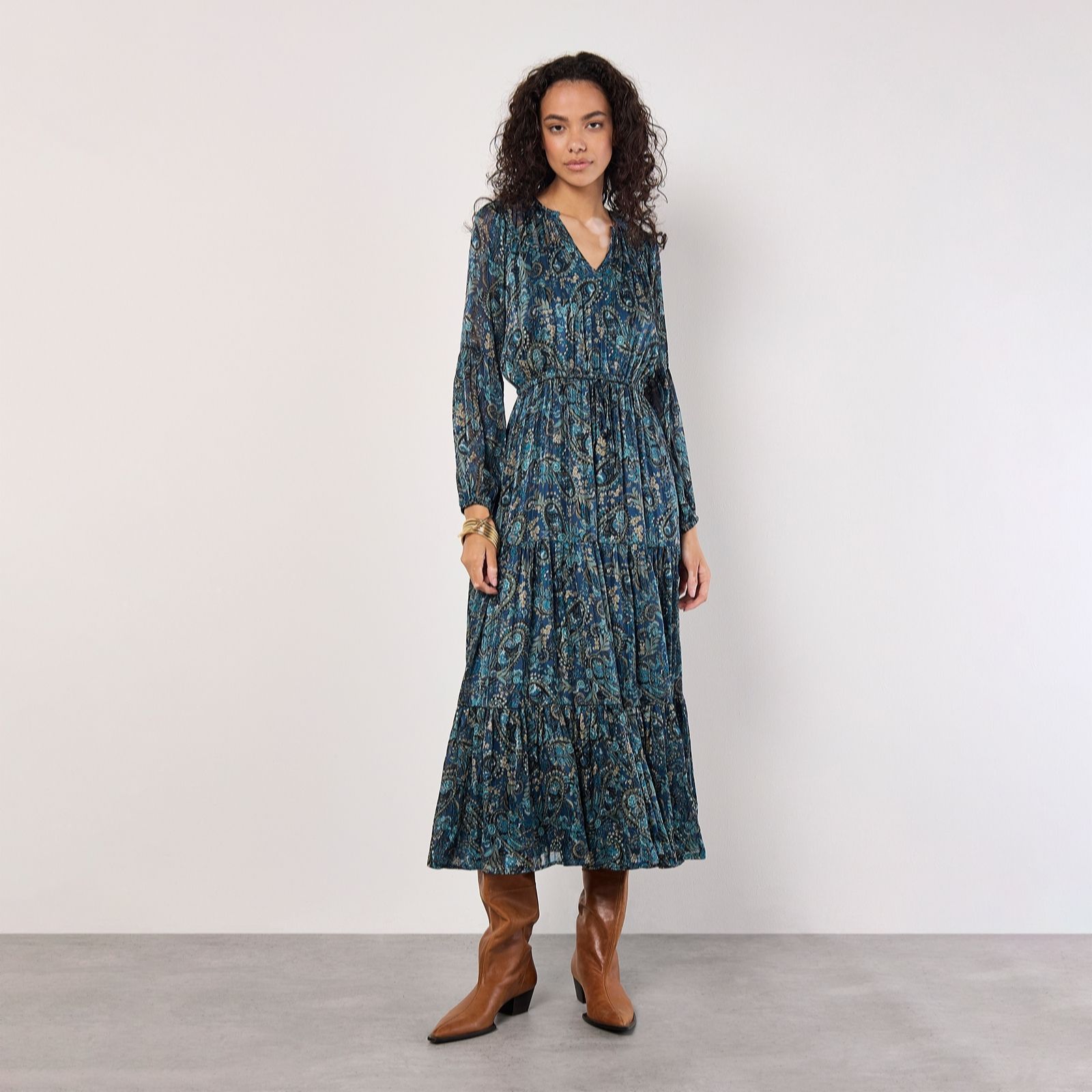 Apricot Women's Paisley Sparkle Midaxi Dress in Black | Size: 18