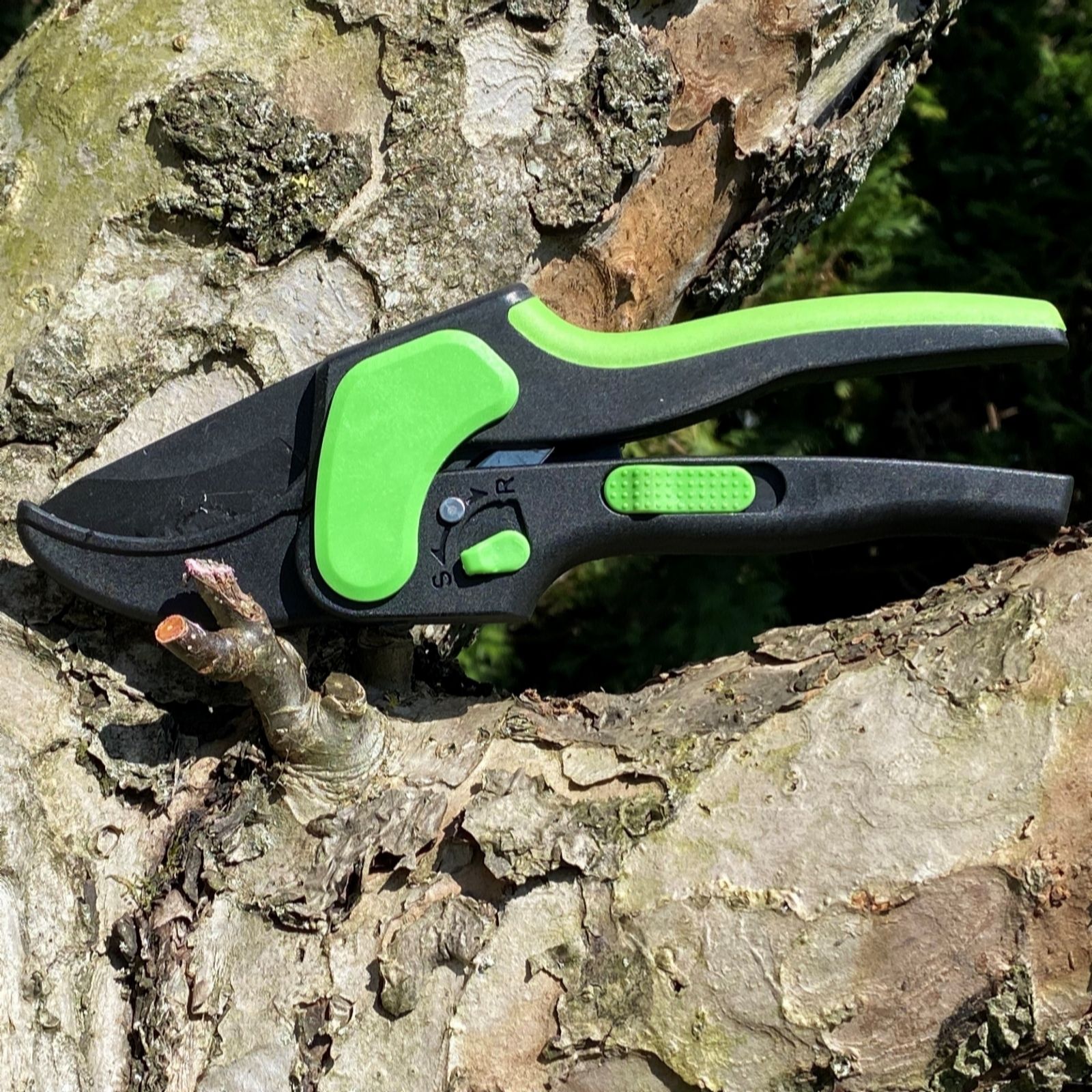 Grumpy Gardener Light 2 In 1 Weight Secateurs