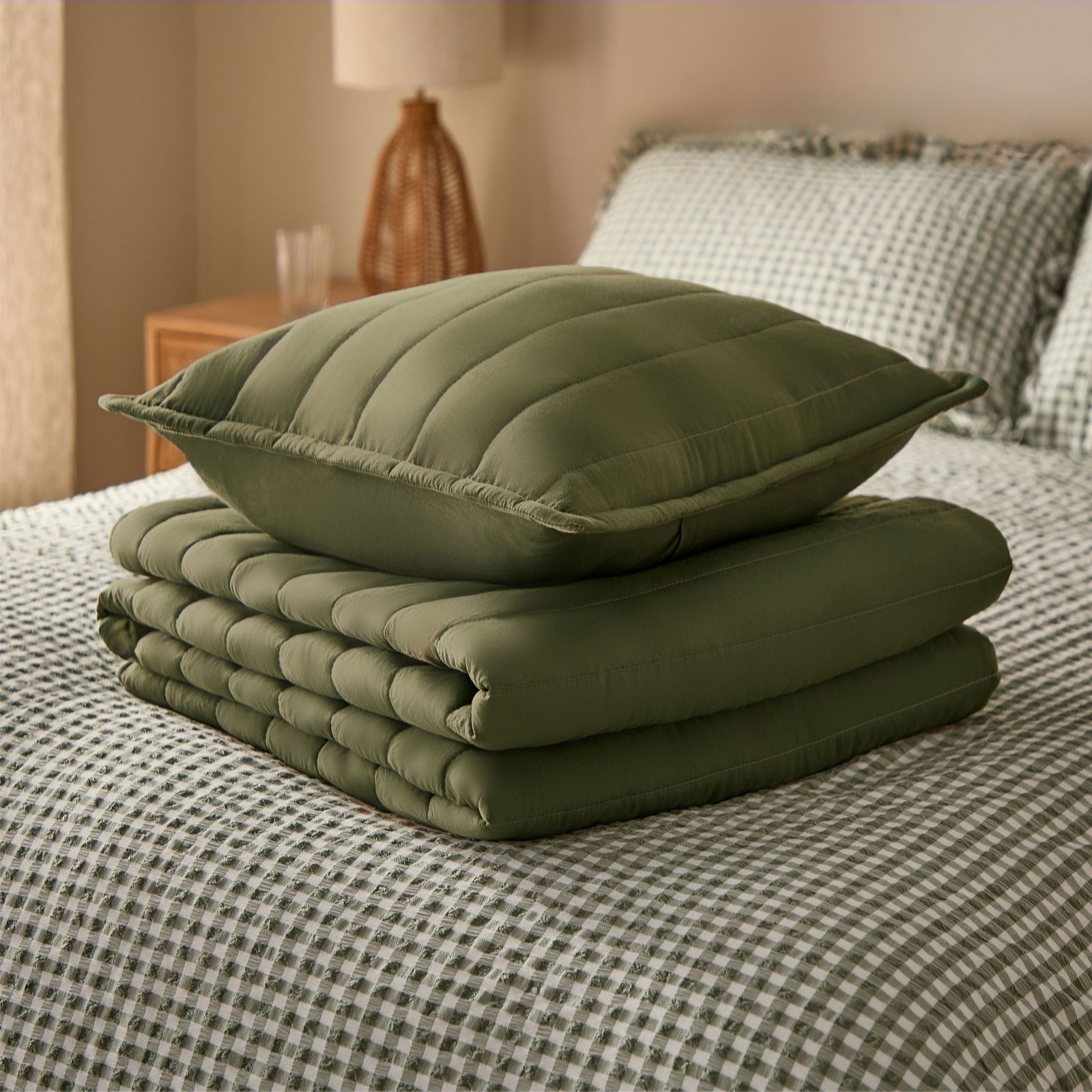 Silentnight Quilted Bedspread