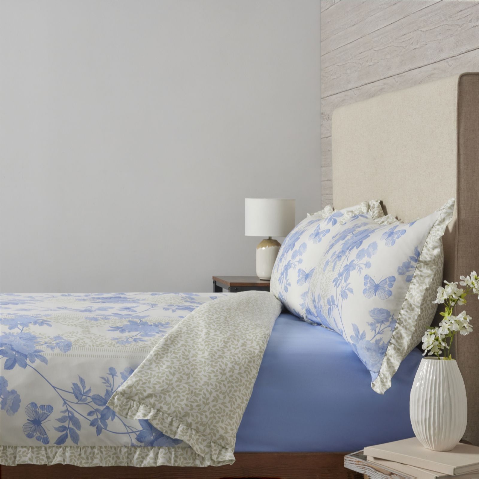 Cozee Home Blue Floral Supersoft By Bordeaux Floral 4 Piece Duvet Set With Frill