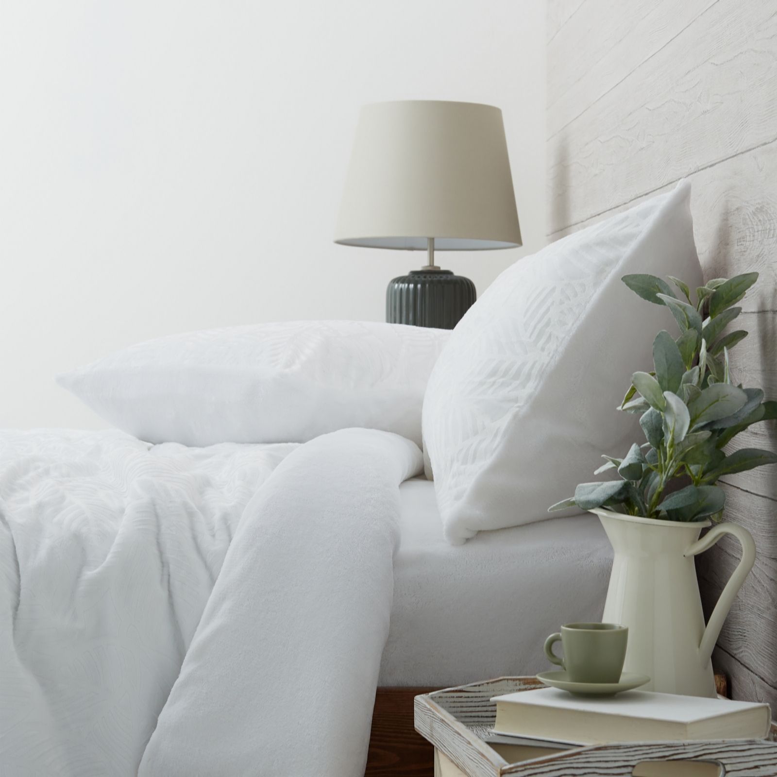 Cozee Home Navy Leaf Tufted Velvetsoft 4 Piece Duvet Set